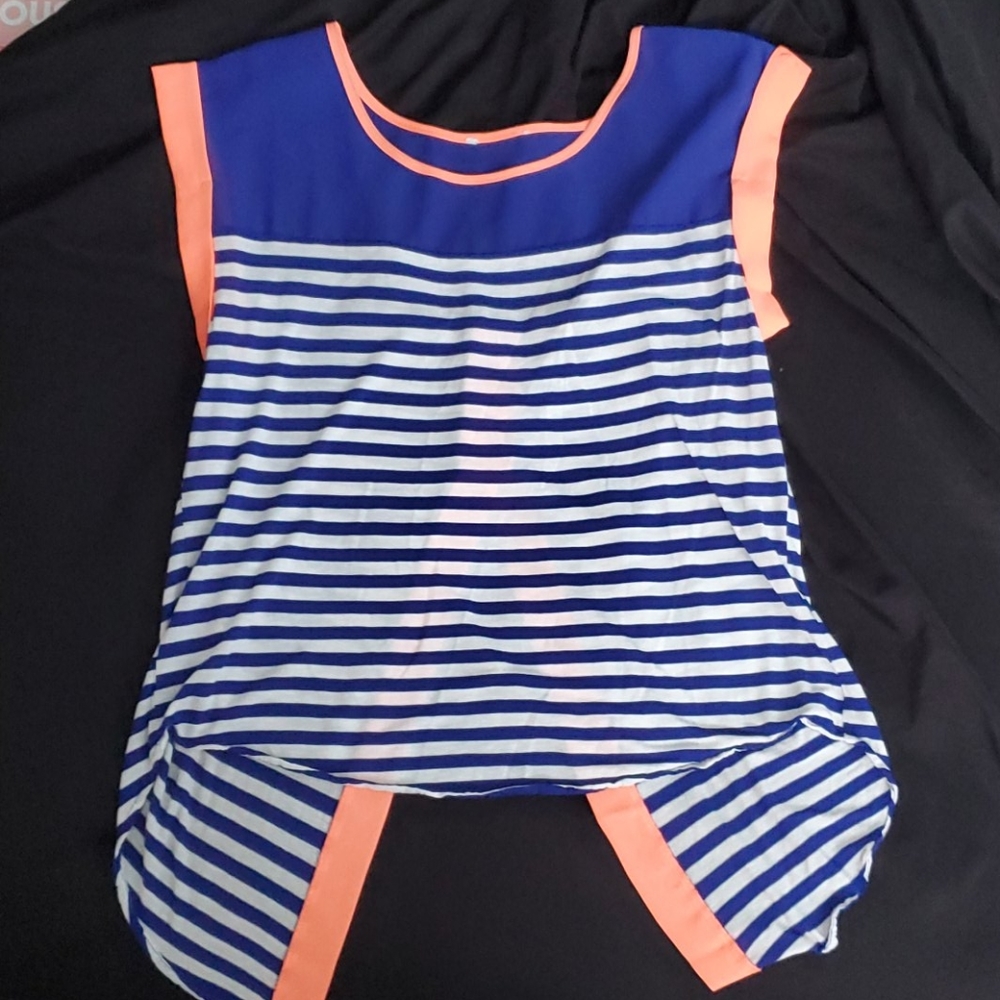 Super cute shear shirt with split in the back